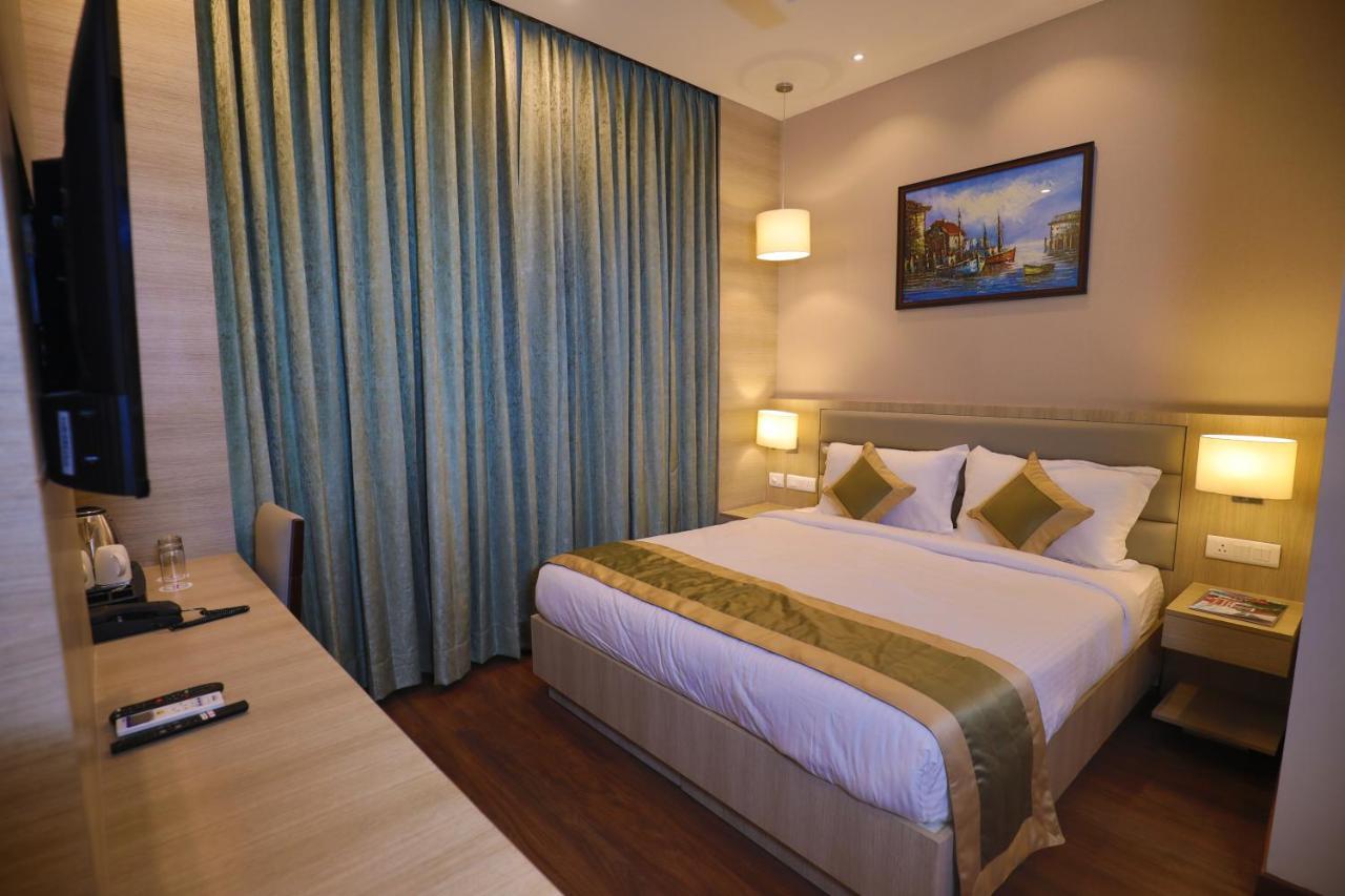 Goa Country Club Hotel Gurgaon Exterior foto