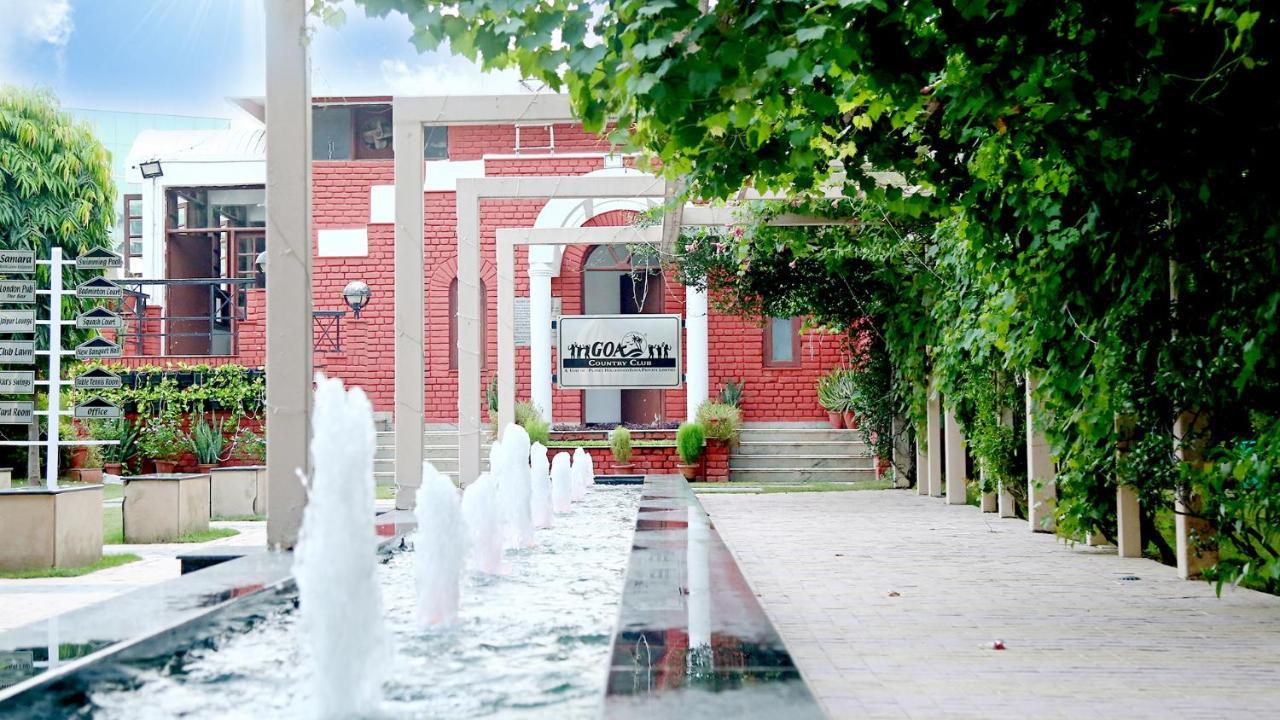 Goa Country Club Hotel Gurgaon Exterior foto