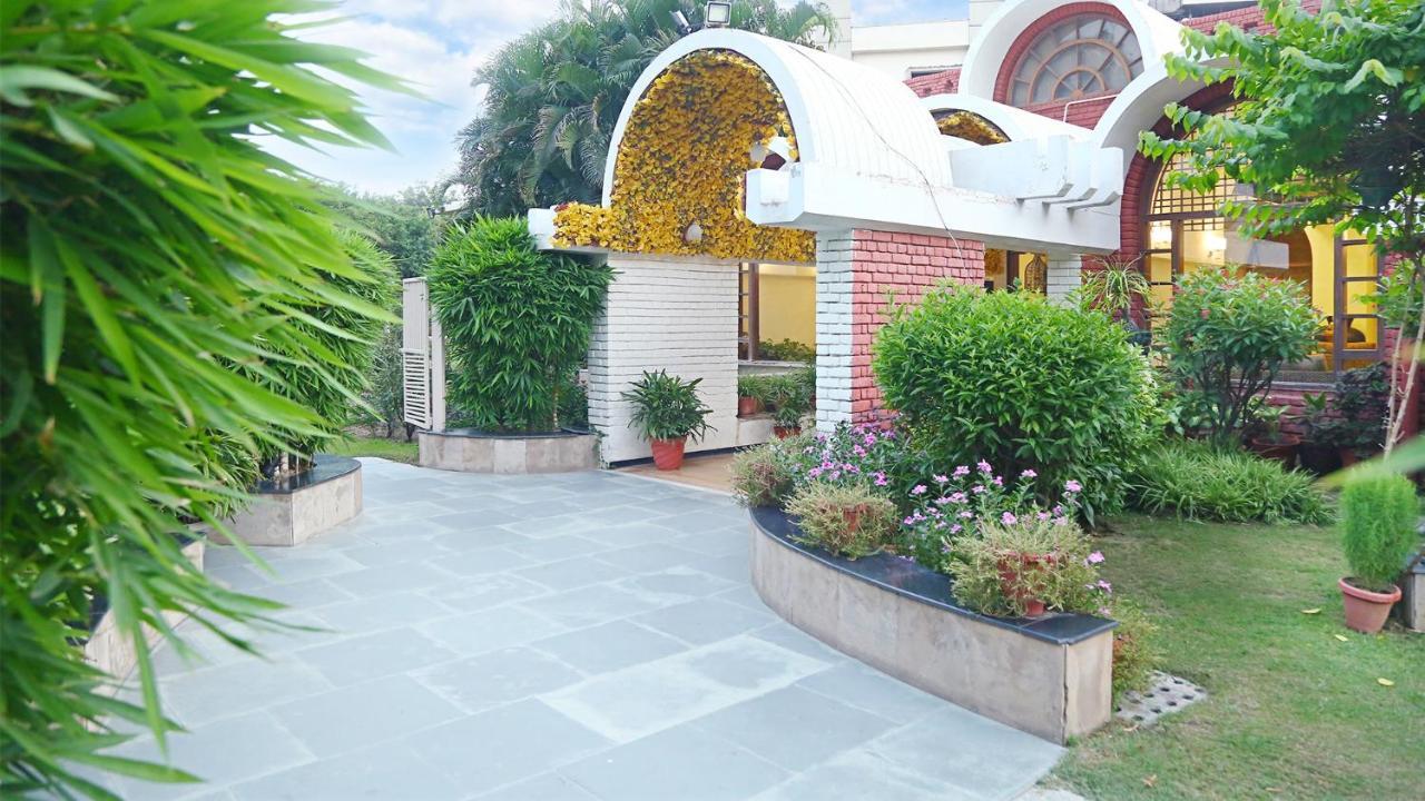 Goa Country Club Hotel Gurgaon Exterior foto