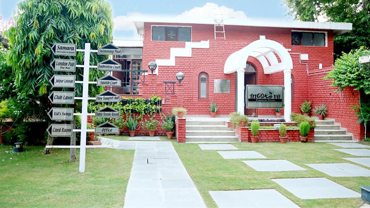 Goa Country Club Hotel Gurgaon Exterior foto