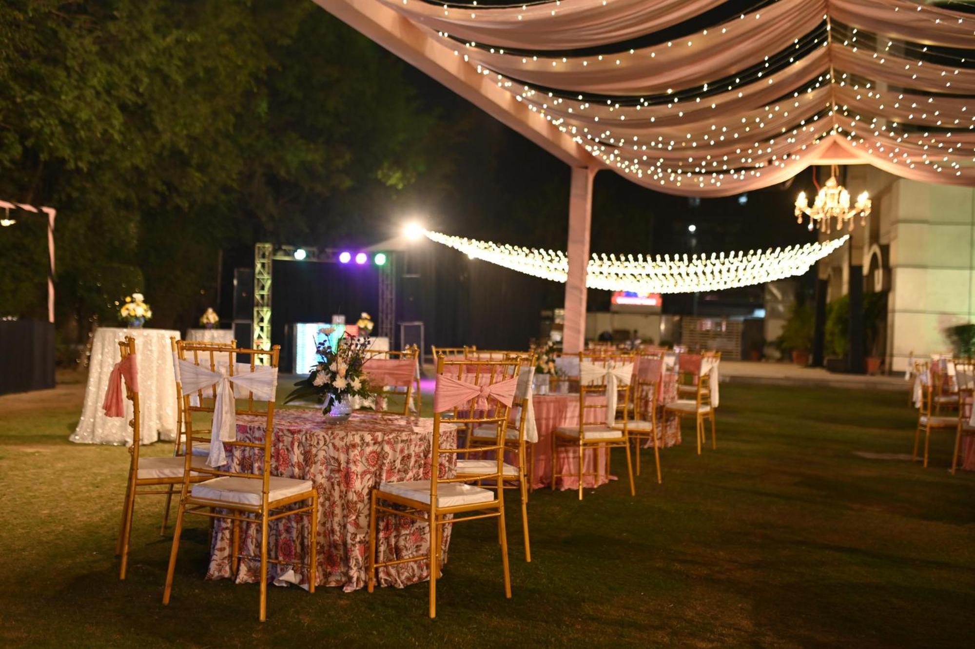 Goa Country Club Hotel Gurgaon Exterior foto