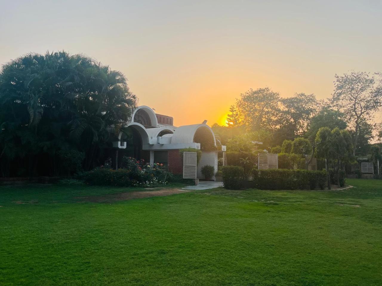 Goa Country Club Hotel Gurgaon Exterior foto